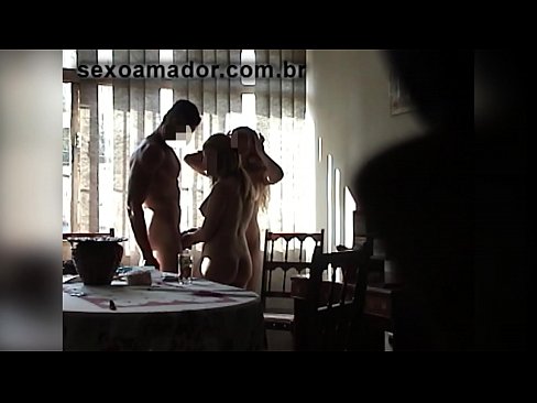 ❤️ Le amiche del sesso invitano un uomo gigante e una cosa a tre con lui ️ Video di sesso al it.91sexy.top ☑