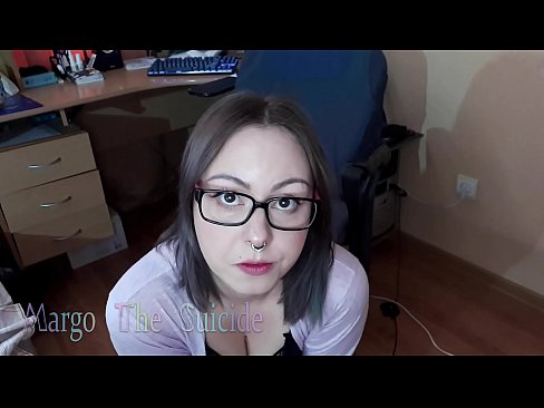 ❤️ Ragazza sexy con gli occhiali succhia il dildo profondamente sulla macchina fotografica ️ Video di sesso al it.91sexy.top ☑